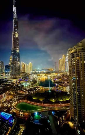 Full Burj and Fountain View, Luxury 2BR, Sleeps 8, Walk to Dubai Mall
